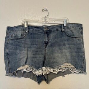 Torrid distressed denim lace accent short shorts